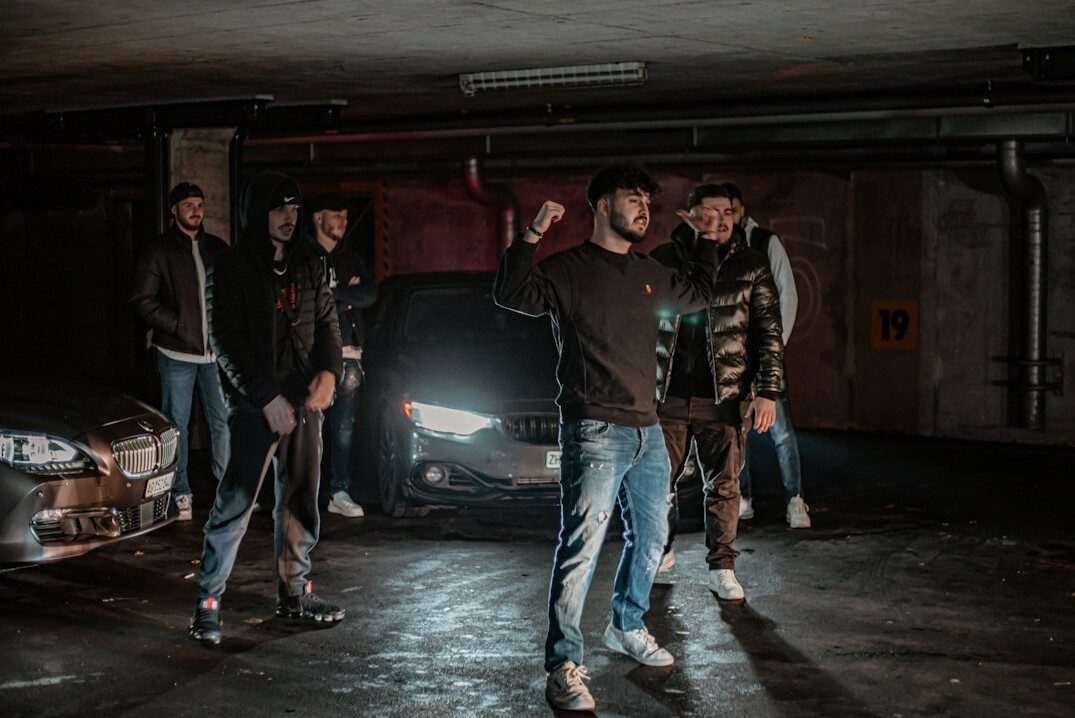 shoplifting gang arrested